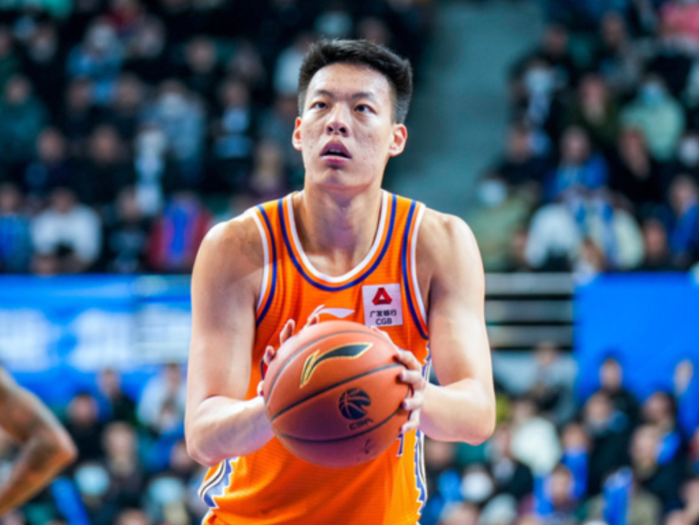 开云-上海大胜吉林2喜2忧！王哲林回暖，弗格老将作用，洛夫顿定时炸弹
