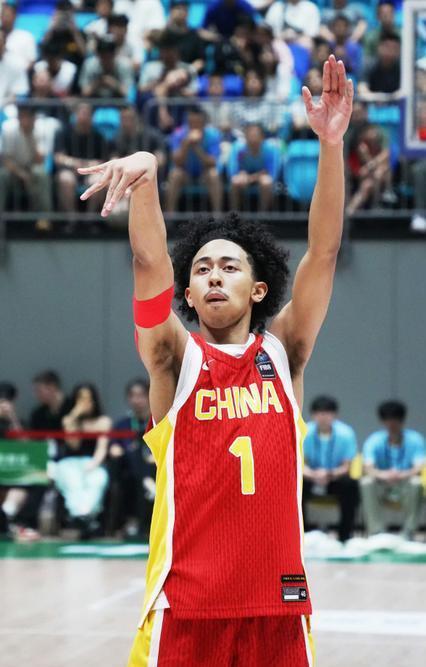 开云-父亲是福建人,母亲是牙买加人,他落户上海,或将成为男篮主力
