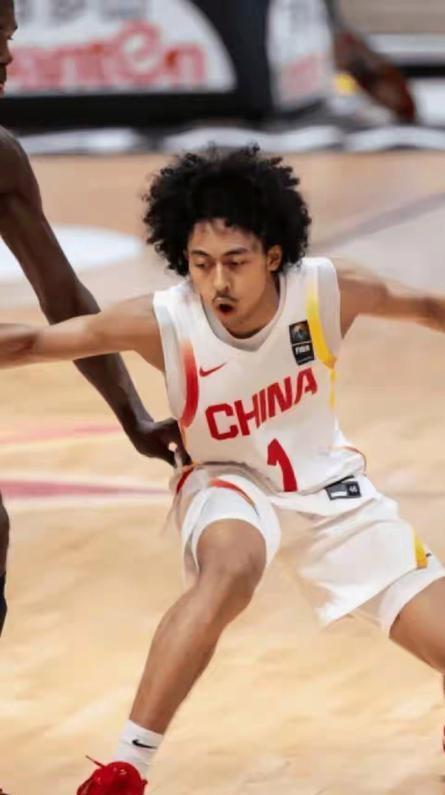 开云-父亲是福建人,母亲是牙买加人,他落户上海,或将成为男篮主力