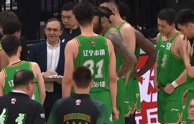 kaiyun-领头羊内线双核受伤,辽宁队锁定季后赛,山东2连败后遭遇新难题