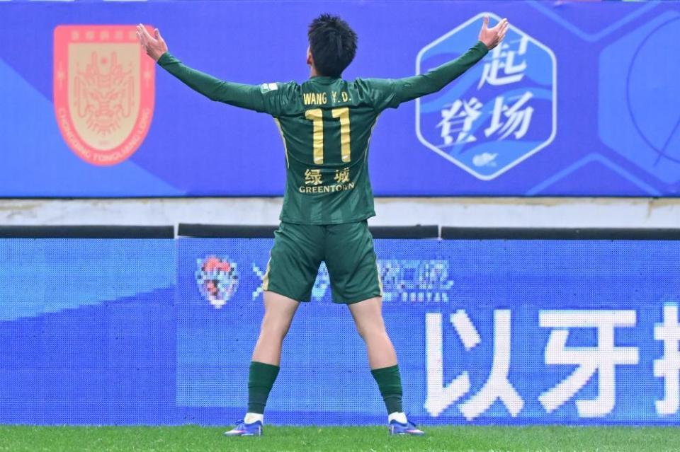 开云-王钰栋暴怒!终场哨后怒骂队友,赛季3次情绪失控,曾怒怼球迷