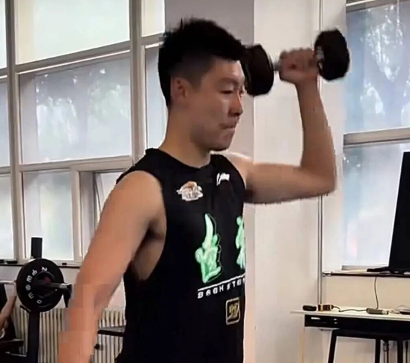开云-辽宁男篮动态速递!赵继伟随队出发男篮热身赛,球队要求球员全员回归,已收到多份外援报告